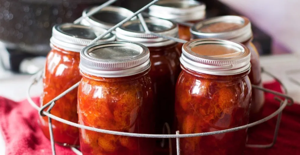 Making plum jam jars bandeau